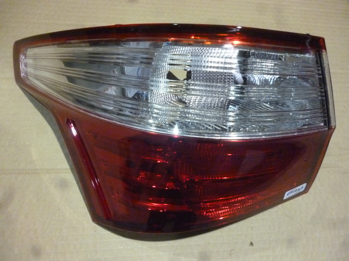 Faro trasera bicolor externa izq - Imagen principal