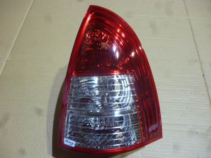 Faro trasero bicolor exterior der - Imagen principal