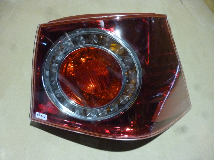 Faro tras bicolor der - Imagen principal