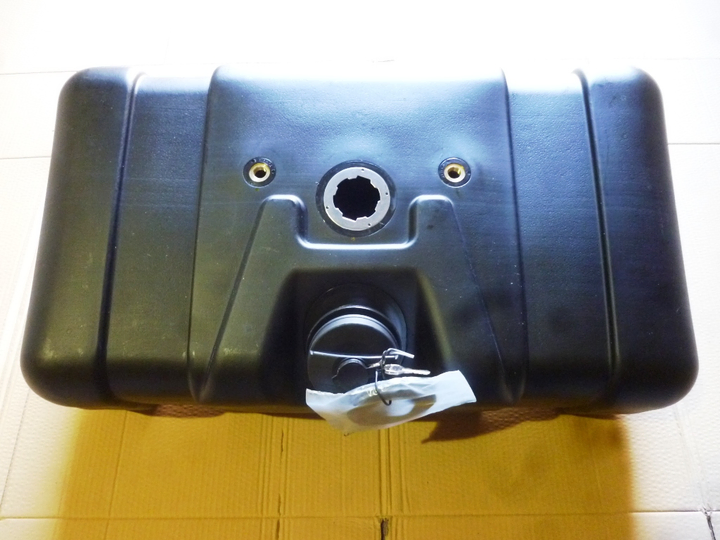 Tanque combustible plastico 80lt rect 0.84x0.47x0.26 - Imagen principal