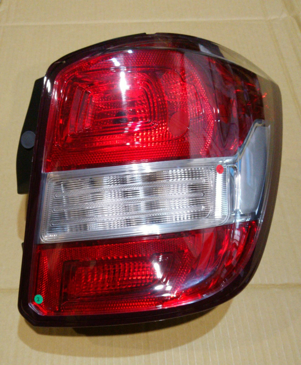 Faro tras bic borde rojo der - Imagen principal