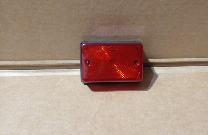 Faro lateral rectangular recrusul rojo i/d - Imagen principal