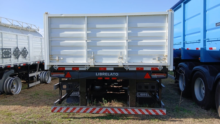 Semi con barandas 14500 8pinos 3e susp.neum ebs-balanza - Vista 3