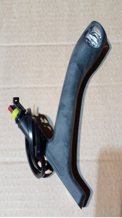 Faro delimitador cab.400 c/term biv izq - Imagen principal