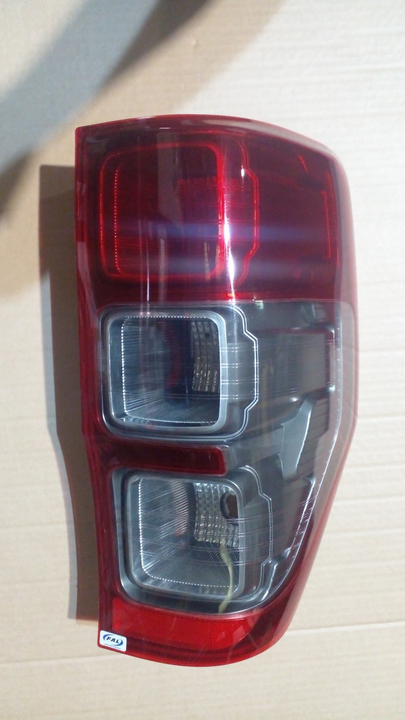 Faro trasero bicolor cromado izq - Imagen principal