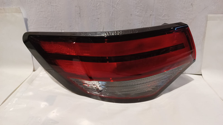 Faro trasero exterior izq - Imagen principal