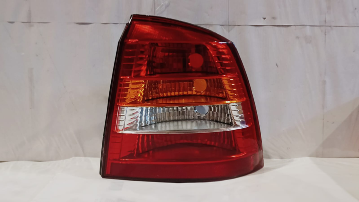 Faro trasero tricolor 3p y 5p der - Imagen principal