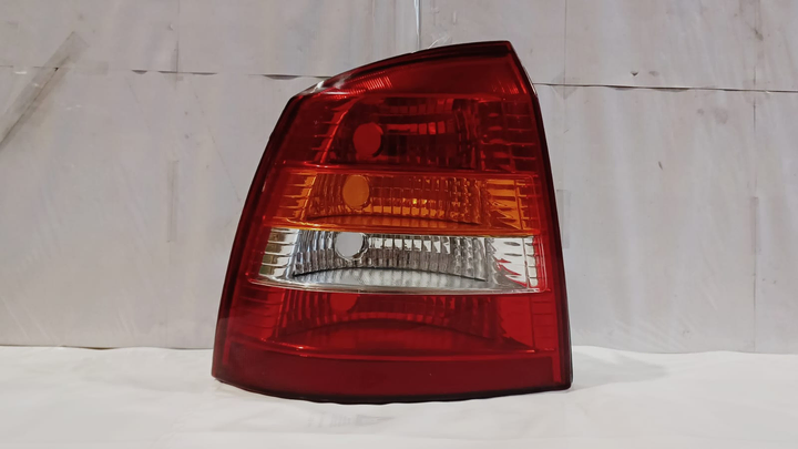 Faro trasero tricolor 3p y 5p izq - Imagen principal