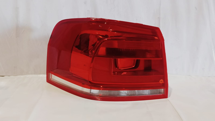 Faro trasero exterior izq - Imagen principal