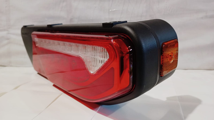 Faro trasero wide iii fix sup 12/24v c/comp lat der - Imagen principal